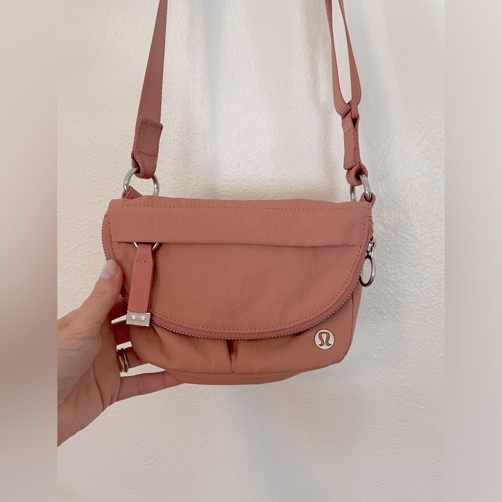LULULEMON All Night Festival Bag 2L in Rustic Coral